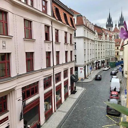 Ce Old Town Sq