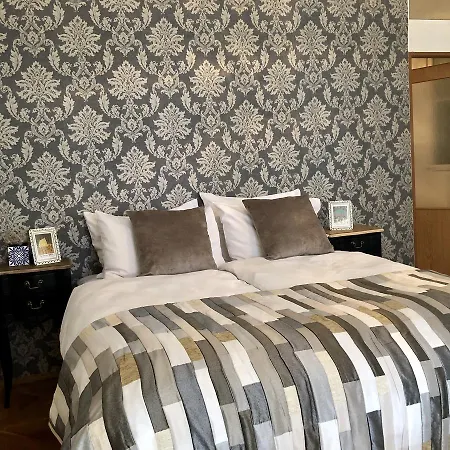 Ce Old Town Sq Apartman *