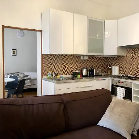 Ce Old Town Sq Apartman *