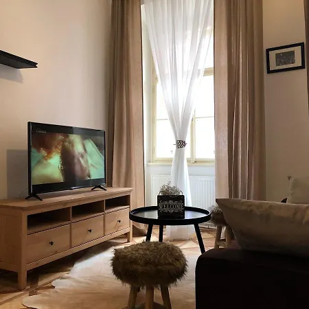 Ce Old Town Sq Apartman *